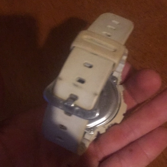 G-shock  watch (white ) - Picture 5 of 6